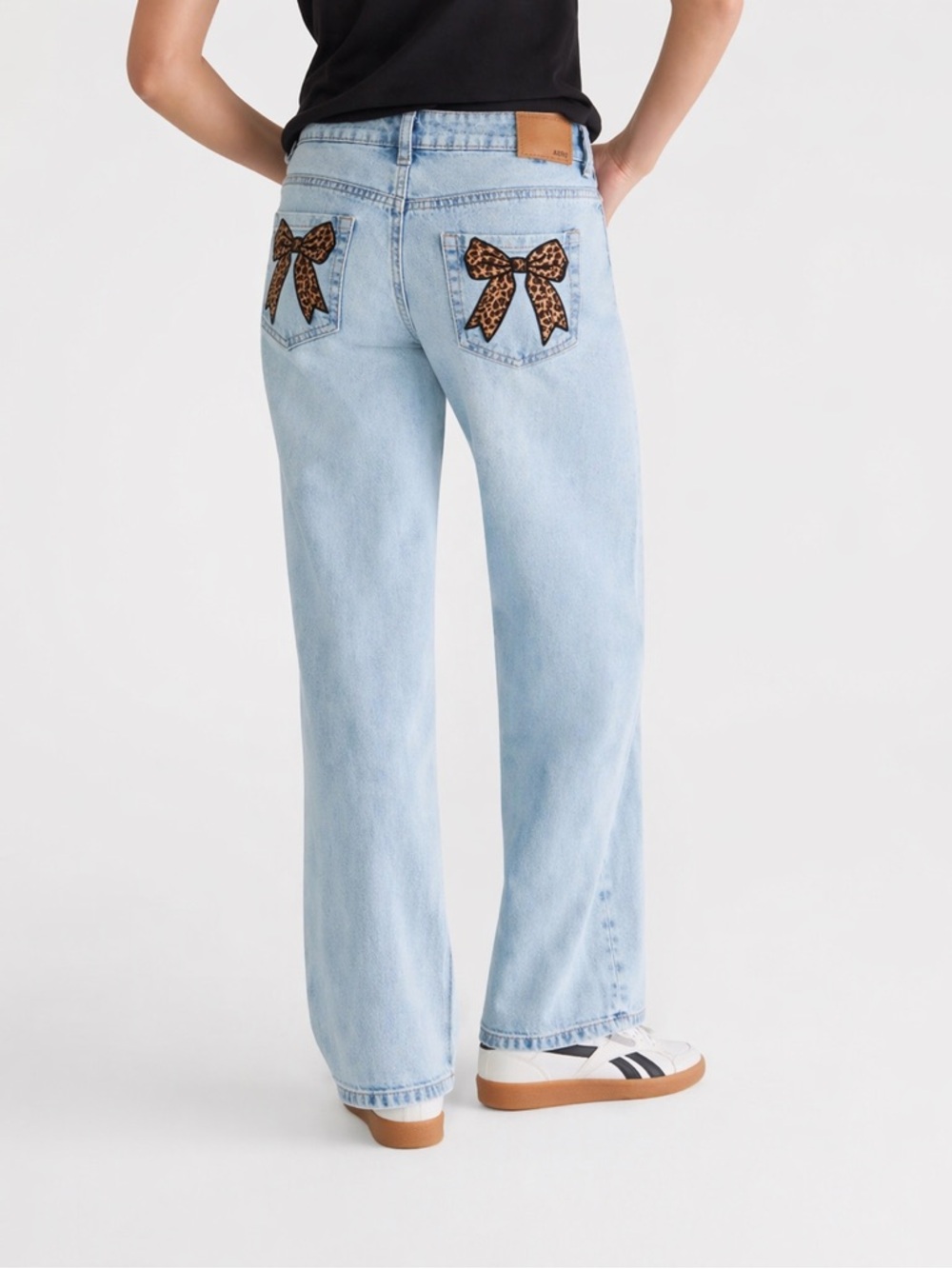 Aeropostale low rise baggy jeans Size 2 26in light wash leopard bow back pockets - Picture 1 of 15